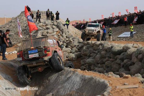 举步维艰 困难重重 百路驰岩酷攀爬赛带你领略越野世界的极限挑战
