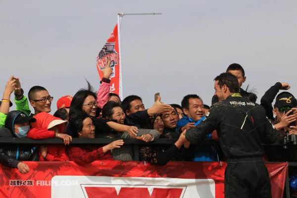 举步维艰 困难重重 百路驰岩酷攀爬赛带你领略越野世界的极限挑战