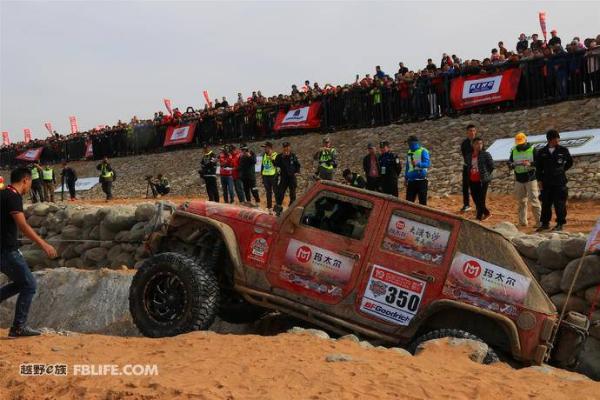 举步维艰 困难重重 百路驰岩酷攀爬赛带你领略越野世界的极限挑战