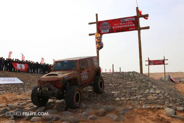 举步维艰 困难重重 百路驰岩酷攀爬赛带你领略越野世界的极限挑战