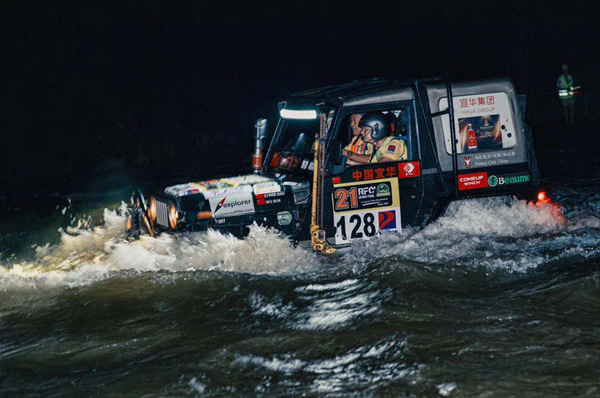 我是燕七，这是我大学毕业后在越野e族的第二年……