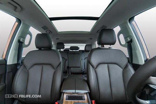 全领域豪华大7SUV新成员 浅析荣威RX8外观内饰