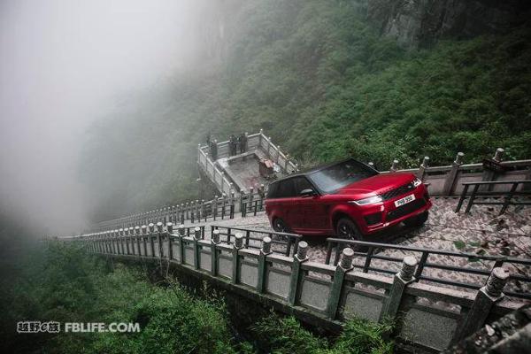 厉害了我的路虎,揽胜运动版插电式混合动力车型P400e开上了天门山