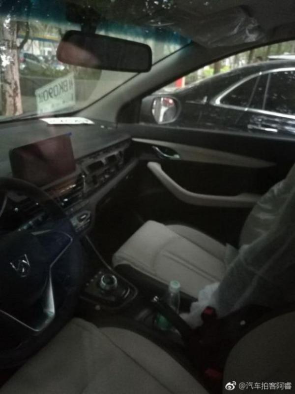 全新7座MPV 宝骏360最新实车内饰谍照曝光