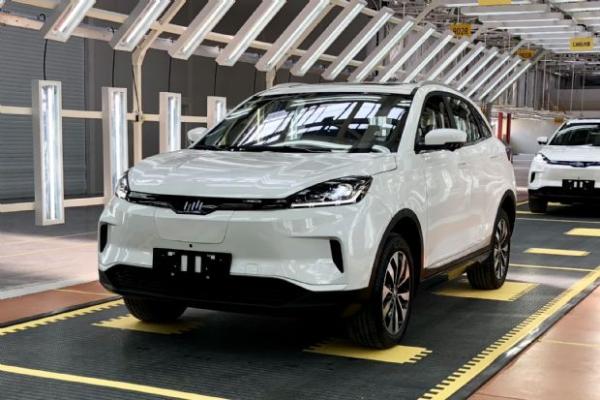 预订量破万/纯电紧凑型SUV 威马EX5试装车下线下半年交车