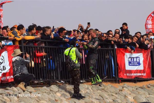 举步维艰 困难重重 百路驰岩酷攀爬赛带你领略越野世界的极限挑战