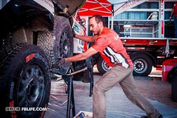 展现卓越耐力与性能 百路驰携手环塔拉力赛