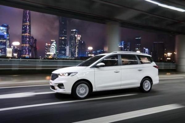 全新7座MPV 宝骏360最新实车内饰谍照曝光