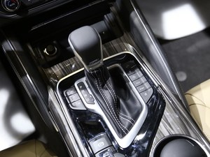 上汽大通D90新报价 目前直降达6000元