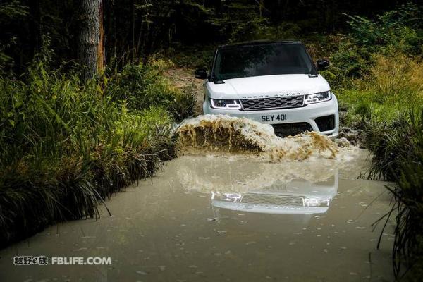 厉害了我的路虎,揽胜运动版插电式混合动力车型P400e开上了天门山