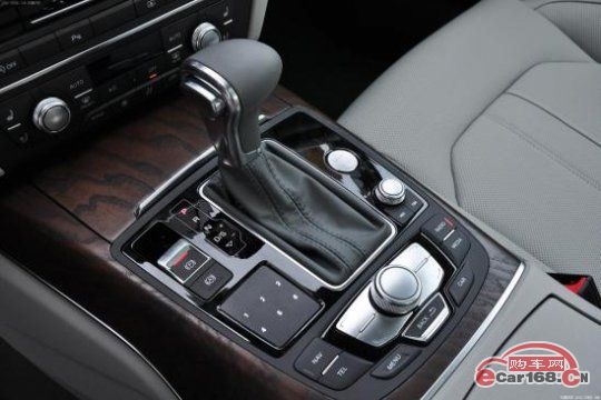 18款奥迪A6L最新报价现车优惠30周年版1.8T TFSI进取型多少钱