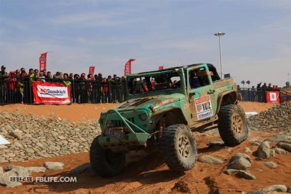 举步维艰 困难重重 百路驰岩酷攀爬赛带你领略越野世界的极限挑战