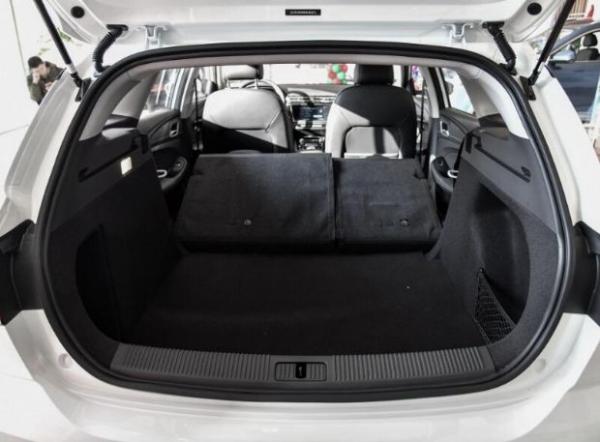 全新纯电动旅行车 荣威Ei5上市补贴后售13.38-14.38万