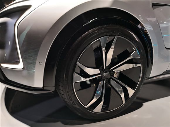 SF MOTORS品牌正式发布 SF5和SF7车型亮相