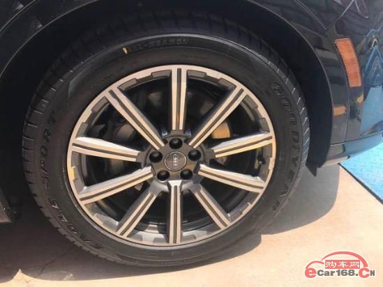 18款奥迪Q7更加注重内饰细节增豪华配置奥迪Q7简约沉稳座驾