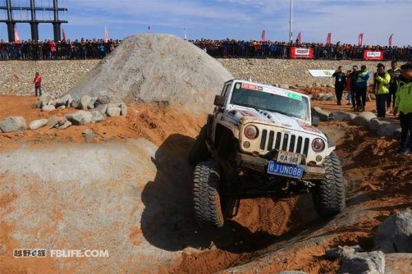 举步维艰 困难重重 百路驰岩酷攀爬赛带你领略越野世界的极限挑战