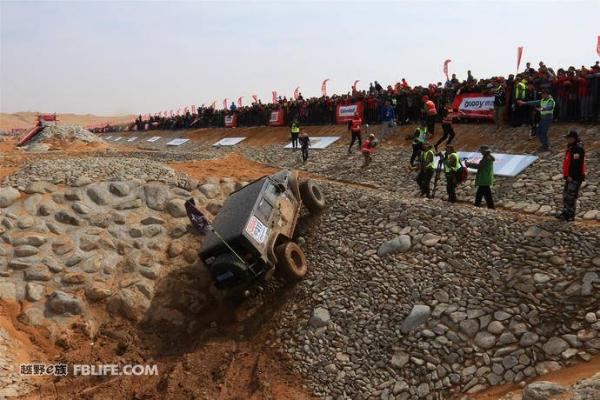 举步维艰 困难重重 百路驰岩酷攀爬赛带你领略越野世界的极限挑战