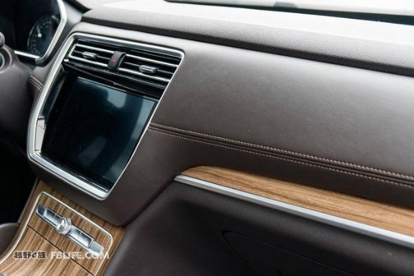 全领域豪华大7SUV新成员 浅析荣威RX8外观内饰