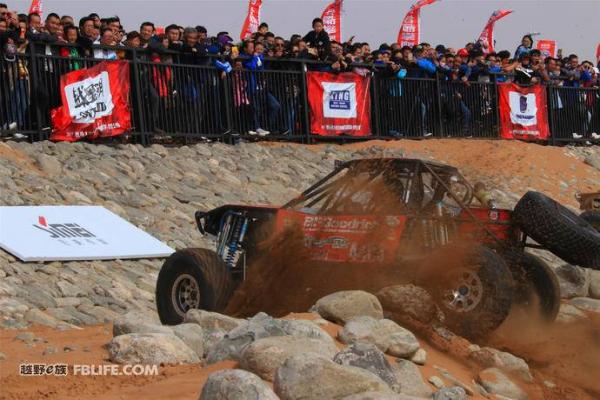 举步维艰 困难重重 百路驰岩酷攀爬赛带你领略越野世界的极限挑战