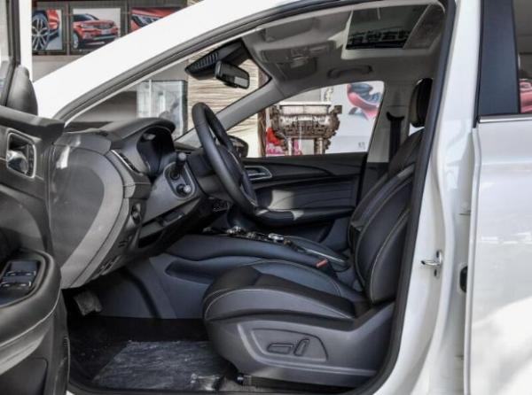 全新纯电动旅行车 荣威Ei5上市补贴后售13.38-14.38万