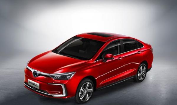 造型时尚 北汽新能源EU5官图发布4月25日亮相