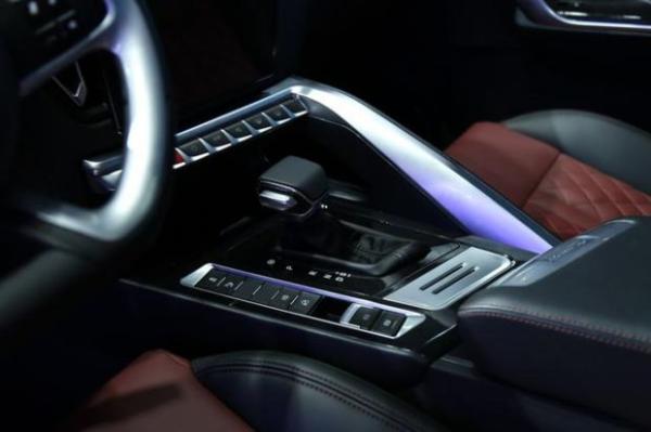 全新高端紧凑型SUV 东风风行T5实车抢先看 4月25日发布