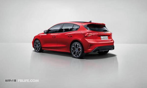 新一代福克斯与新福睿斯齐亮相 福特发布全新中级车阵容