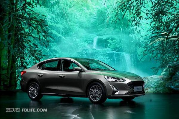 新一代福克斯与新福睿斯齐亮相 福特发布全新中级车阵容