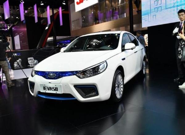 江淮iEVA50上市 补贴后售价12.25-14.45万 最高续航400km