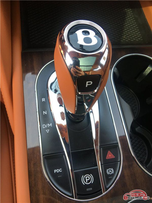 2018款宾利添越本店现车随时提全国上牌宾利添越柴油越野优惠