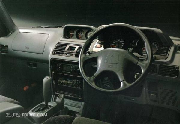 出厂就能跑达喀尔的车子不多 三菱帕杰罗EVO的历史