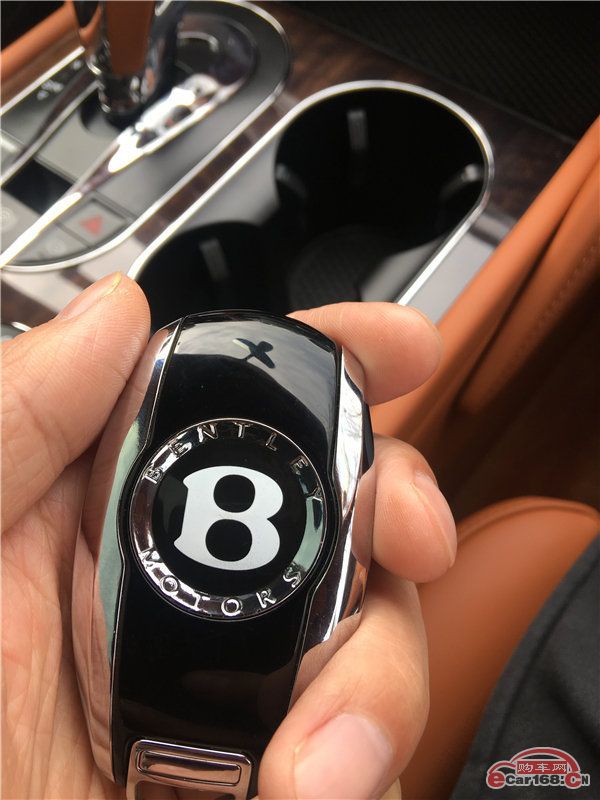 2018款宾利添越本店现车随时提全国上牌宾利添越柴油越野优惠