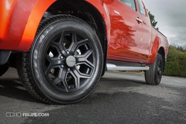 亮相伯明翰商用车展 五十铃D-Max Yukon Luxe版本