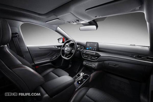 新一代福克斯与新福睿斯齐亮相 福特发布全新中级车阵容