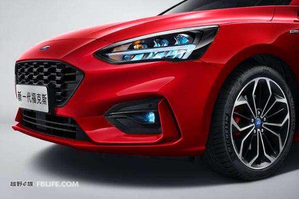 新一代福克斯与新福睿斯齐亮相 福特发布全新中级车阵容