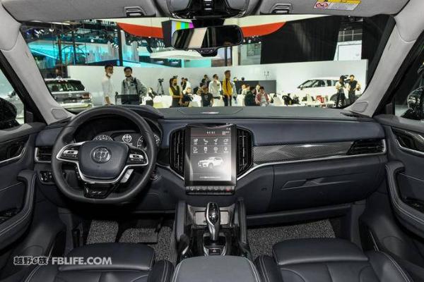 2018北京车展：中华V7内饰正式亮相