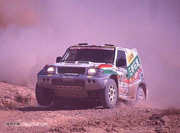 出厂就能跑达喀尔的车子不多 三菱帕杰罗EVO的历史
