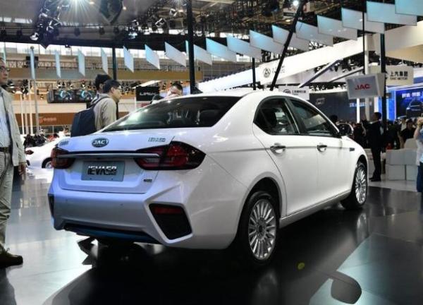 江淮iEVA50上市 补贴后售价12.25-14.45万 最高续航400km