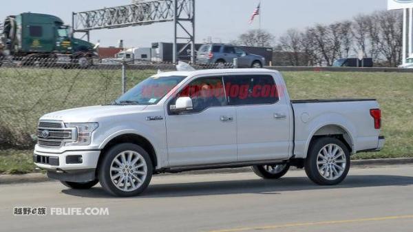 高端车型亮相 福特F150 Limited路试谍照曝光