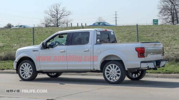 高端车型亮相 福特F150 Limited路试谍照曝光