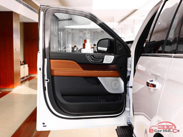 18林肯领航员配置解析墨版多少钱林肯领航员进口车型报价优惠