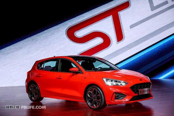 新一代福克斯与新福睿斯齐亮相 福特发布全新中级车阵容