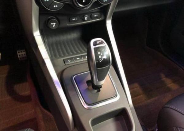 电动小型SUV 比亚迪元EV360亮相 补贴后预售10万起