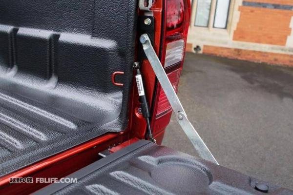 亮相伯明翰商用车展 五十铃D-Max Yukon Luxe版本