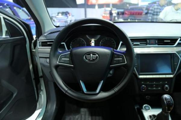 紧凑型旅行车 天津一汽骏派CX65实车图抢先看 4月25日发布