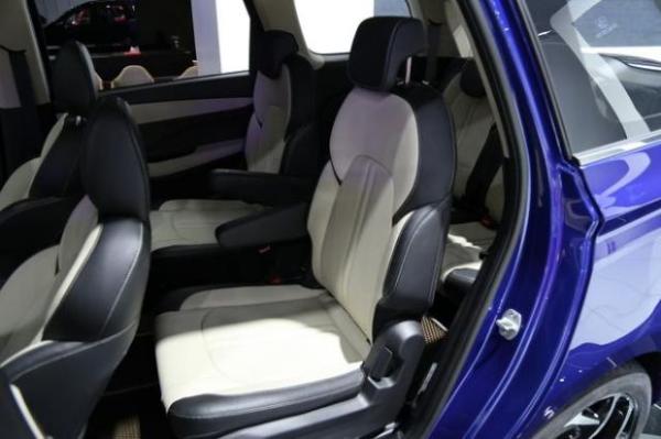 全新紧凑型MPV 宝骏360实车抢先看4月25日首发亮相