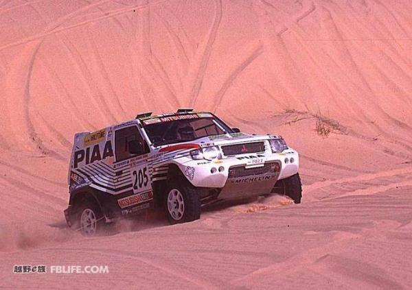 出厂就能跑达喀尔的车子不多 三菱帕杰罗EVO的历史