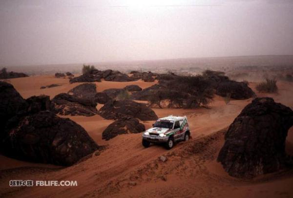 出厂就能跑达喀尔的车子不多 三菱帕杰罗EVO的历史