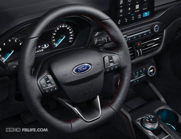 新一代福克斯与新福睿斯齐亮相 福特发布全新中级车阵容