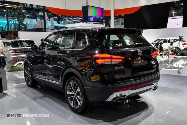 2018北京车展：中华V7内饰正式亮相